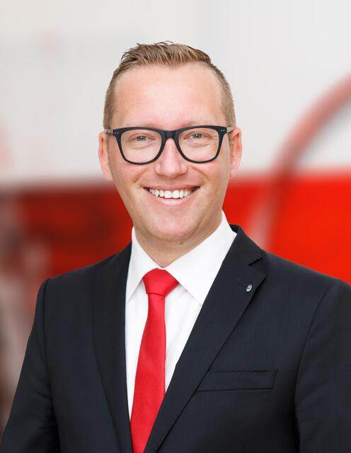 Bürgermeister Georg Djundja nahm die Ehrungen vor. | Foto: Stadtgemeinde Oberndorf