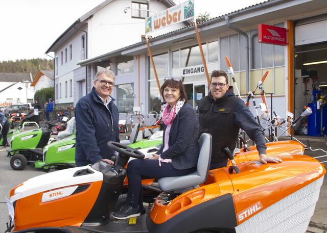 Traditionelle Familienbetriebe wie "Weber" in Weissenbachl und innovative Unternehmen wie "Truck Center" beleben die örtliche Wirtschaft und eine ganze Region.