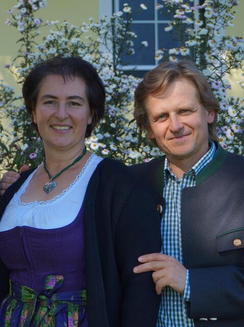 Ernst & Karin Moßhammer vom Gruberhof im Saalfeldener Ortsteil Haid achten besonders auf Bio-Diversität. Dafür wurden sie jetzt ausgezeichnet. | Foto: Fam. Moßhammer