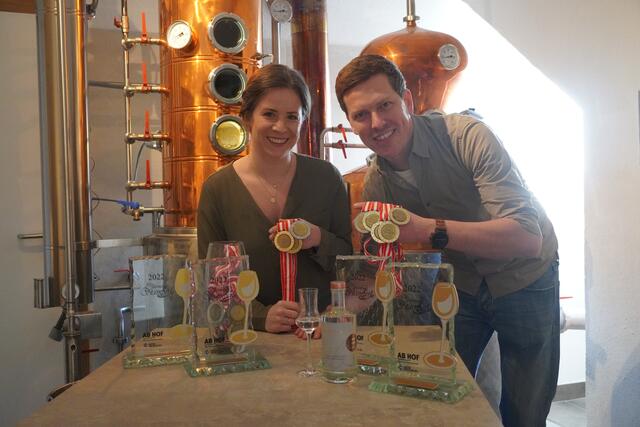 Katharina und Christopher Rainer konnten heuer gleich vier „Goldene Stamperl" gewinnen. | Foto: Emanuel Hasenauer