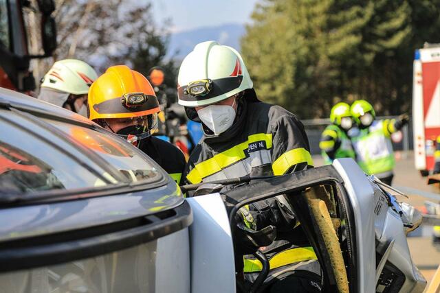 Feuerwehr und Rotes Kreuz waren an der Unfallstelle. | Foto: Symbolbild FF/Zeiler