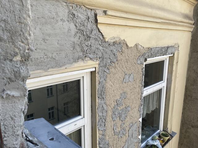 Die Mieterinnen und Mieter fühlen sich von der Hausverwaltung im Stich gelassen und nehmen die Reparatur der Schäden deswegen oft selbst in die Hand. | Foto: Salme Taha Ali Mohamed