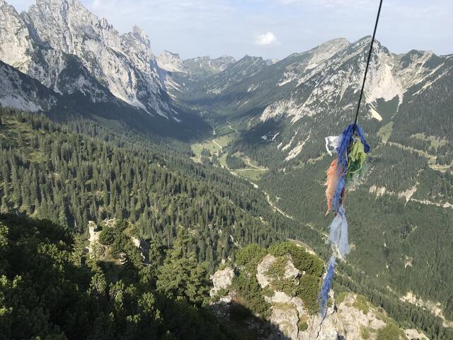 Der Blick von oben aufs Raintal: Das weitläufige Tal ist bei Wanderern und Bikern beliebt. Mehrere Hütten machen Ausflüge hierher besonders attraktiv. | Foto: Reichel