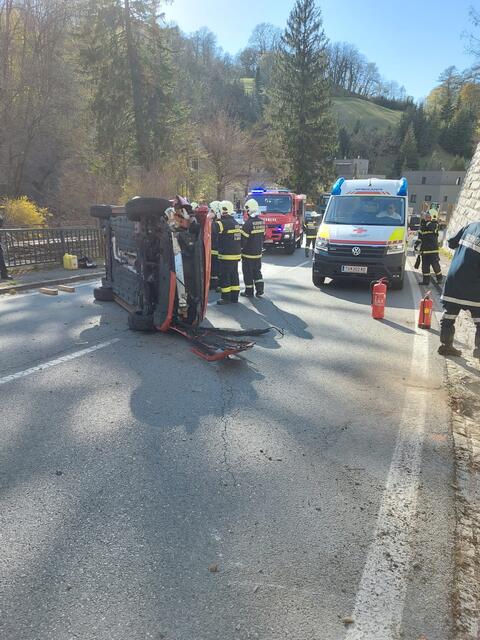 Fahrzeugüberschlag in St. Andrä-Wördern. | Foto: FF St. Andrä Wördern