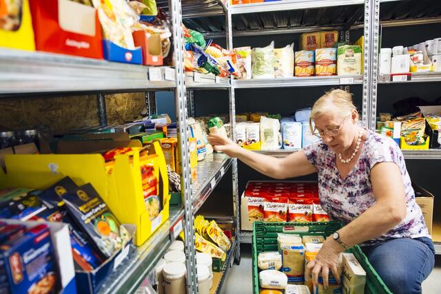 Vor Ort gibt es auch verschiedene Lebensmittel zu kaufen. | Foto: OÖ Tafel