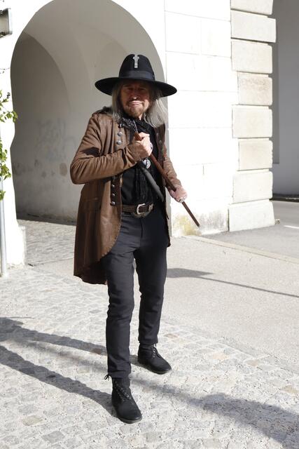 Los geht es mit "Hubsi" Hubert Krexhammer am Ledererturm. | Foto: BRS