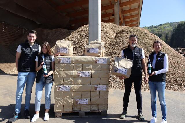 Familienunternehmen: David, Clara, Robert und Petra Nagl (v.l.) setzen auf Regionalität und Nachhaltigkeit | Foto: RegionalMedien