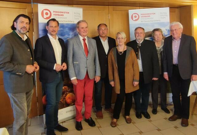 Bei der Bezirkskonferenz dabei: Bgm. Josef Wallner, LAbg. Andreas Thürschweller, Landespräsident Klaus Stanzer, Bezirksvorsitzender Heinrich Kern, Schiftführerin Renate Kern, VS. Stv. Florian Kappaun, Schriftf. Stv. Josefa Bauer, VS Stv. Josef Bauer. | Foto: Heinrich Kern