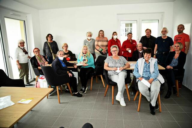 Die Bewohner im neuen Generationenhaus in Wiesen wurden von Bürgermeister Matthias Weghofer, Vertretern der Volkshilfe und der OSG begrüßt. | Foto: Marktgemeinde Wiesen
