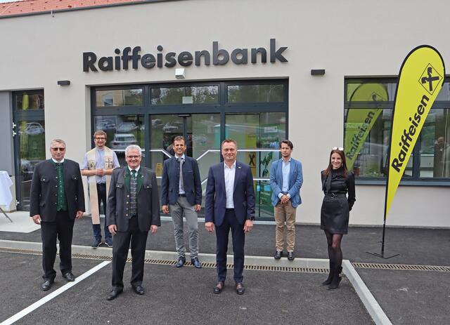 Vergangenes Jahr wurde die neue Bankstelle im Nahversorgungszentrum eröffnet. Damit wurde das Bankgebäude im Ortszentrum fürs Gemeindeamt frei. | Foto: RegionalMedien