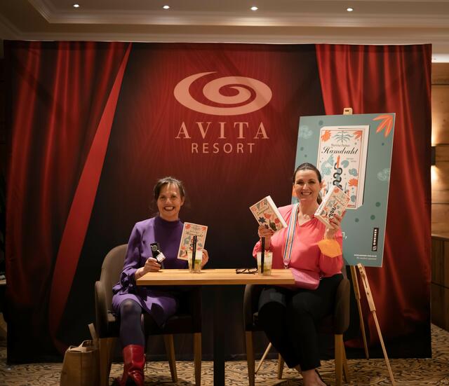 Martina Parker und Barbara Karlich sorgten für Krimi-Unterhaltung im AVITA. | Foto: AVITA Resort/V. Baum