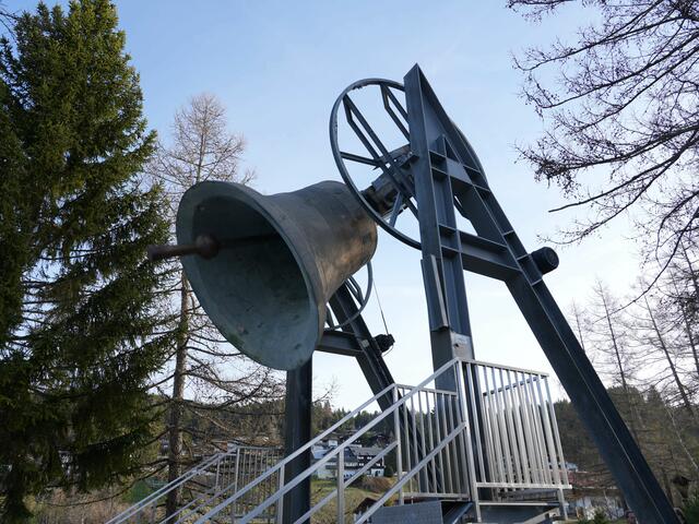 Um 8 Uhr wurde der Tag im Zeichen des Friedens eingeläutet und um 20 Uhr schließt die Friedensglocke den Tag mit ihrem Geläut ab. | Foto: Cincelli/dibk.at