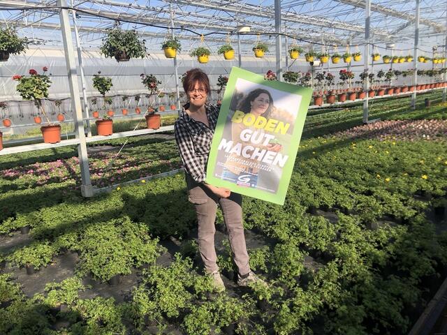 Waltraud Plettig von Blumen Plettig in Stallhofen macht bei der Aktion der Grünen mit. | Foto: Die Grünen