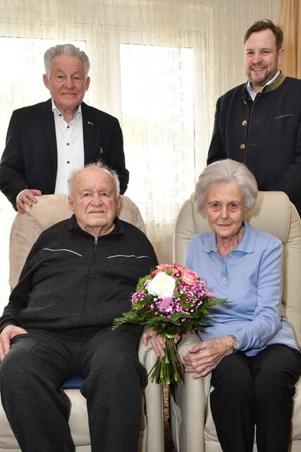 Josef Ratzenböck (links vorne) mit Gattin Anneliese sowie Josef Pühringer (links hinten) und Franz Ebner. | Foto: OÖ Seniorenbund