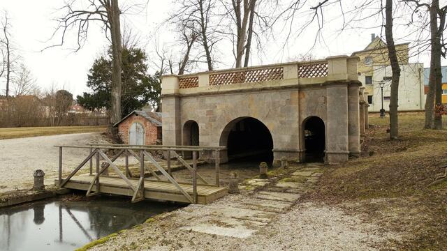 ... zur Pumpstation und Wasserzufuhr des Schlossteichs. ... | Foto: Silvia Plischek