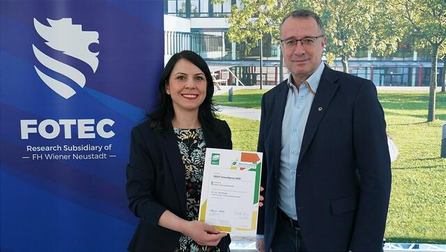 Preisträgerin Tijen Seyidoglu mit FOTEC-Geschäftsführer Helmut Loibl. | Foto: FHWN