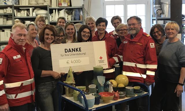 Ernst Forster, Henriette Klug, Daniela Frisch, Beate Seckauer, Gerti Sommer, Sabine Beate Weichselbaumer, Michaela Gruber, Margit Wolfesberger, Elke Leitenbauer, Julia Greger, Gabi Pickl, Dagmar Schuster, Urban Schneeweiss, Ingrid Donabauer, Ulli Angerer (v. li.). | Foto: Privat