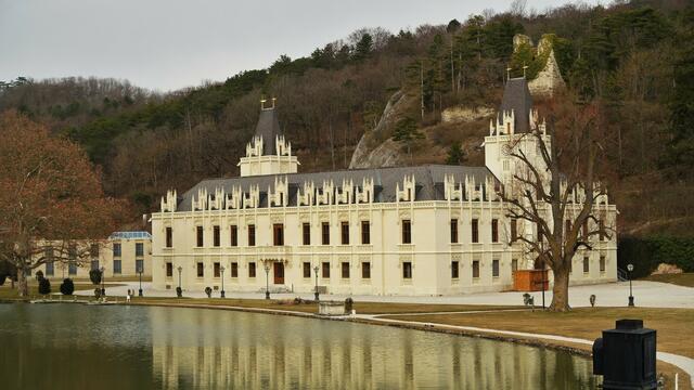 Schloss Hernstein Anfang März 2021. ... Derzeit wird es umgebaut und soll in Zukunft für jedermann zugänglich sein. | Foto: Silvia Plischek