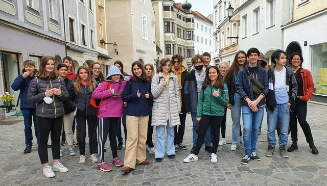 Die Schülerinnen udn Schüler des BG/BRG Bad Ischl bei der Exkursion in Linz. | Foto: BG/BRG Bad Ischl