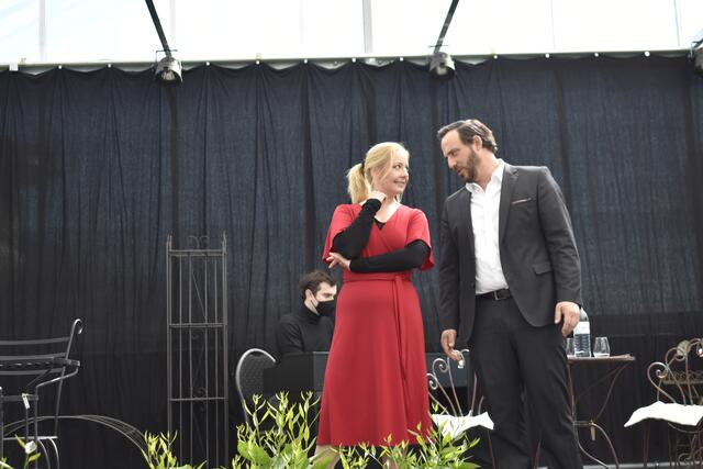 Operette "Im Weißen Rössl": Iva Schell in der Rolle der "Ottilie" und Roman Pichler in der Rolle als "Dr. Siedler" | Foto: RegionalMedien