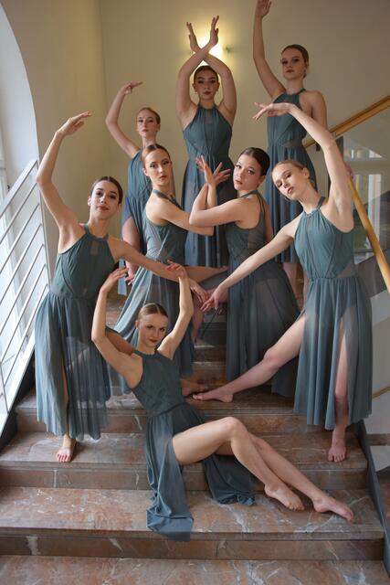 Dancing Divas mit "When You Move"
v.l.n.r.: Tanja Biocanin, Lisa Philipp, Marhta Schläffer, Iva Deli, Lara Strubreiter, Caroline Wallner, Mona-Marie Rössler, Emilia Fritz | Foto: Christina Karall
