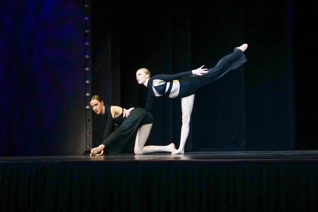 Martha Schläffer und Emilia Fritz mit "Ready" | Foto: Christina Karall