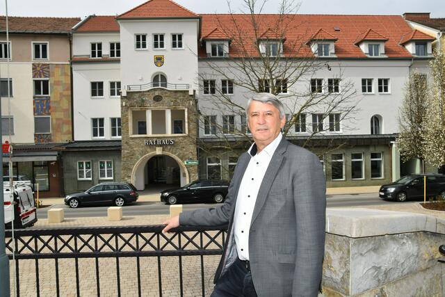 Bürgermeister Vinzenz Knor ist stolz, dass der Umbau des Rathauses reibungslos und plangemäß vonstatten gegangen ist.