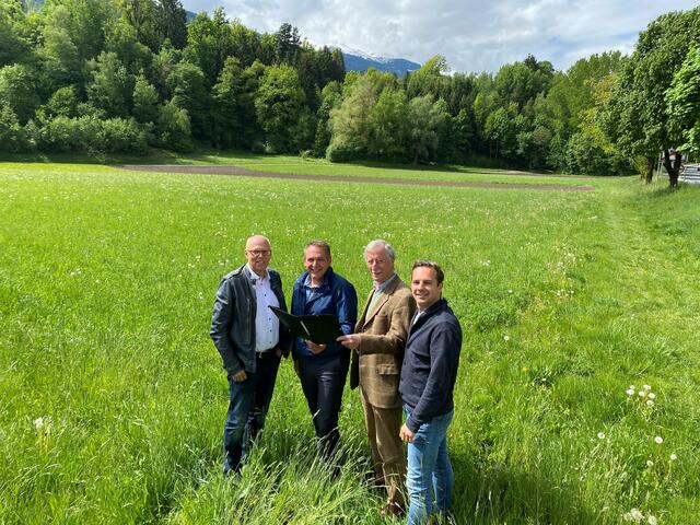 Bgm Schwemberger möchte über die Umsetzung von leistbaren Wohnen junge Familien im Dorf halten. | Foto: Gemeinde Volders