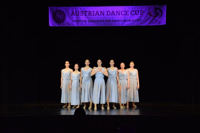 Gruppe Crazealot mit "Carry You"
v.l.n.r.: Marlies Franta, Marie Zechmeister, Livia Herczeg, Elena Kittelmann, Becci Schindler, Laura Herdits, Stephanie Török | Foto: Doris Rupp