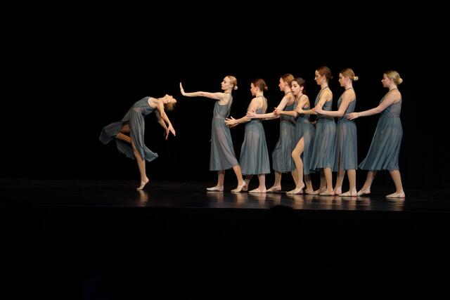 Dancing Divas mit "When You Move"
v.l.n.r.: Iva Deli, Emilia Fritz, Caroline Wallner, Lisa Philipp, Tanja Biocanin, Martha Schläffer, Mona-Marie Rössler, Lara Strubreiter | Foto: Christina Karall