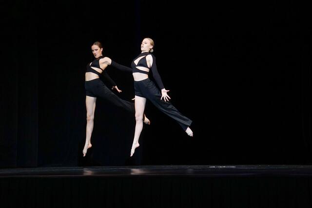 Martha Schläffer und Emilia Fritz mit "Ready" | Foto: Christina Karall