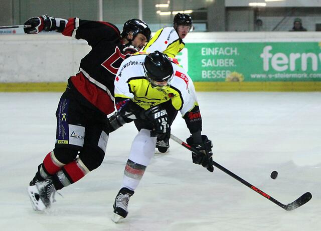 Die Schilcher Devils Frauental (rot-schwarz) haben nach fünf Jahren die Rückkehr in die zweithöchste Spielklasse der NHL Graz geschafft. | Foto: Franz Krainer