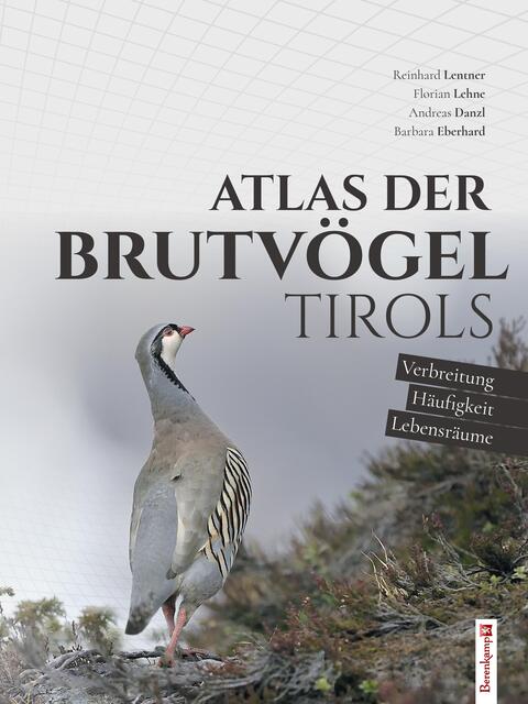 Auf über 600 Seiten werden in dem Brutvogelatlas die Verbreitung und die Vorkommen der unterschiedlichen Vogelarten in Tirol abgebildet. Das Steinhuhn ziert das Cover dieses Buches. | Foto: © Berenkamp