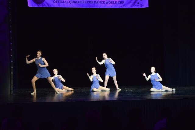 RDC mit "Der Mond lacht"
v.l.n.r.: Mona-Marie Rössler, Emilia Fritz, Martha Schläffer, Caroline Wallner, Iva Deli | Foto: Doris Rupp