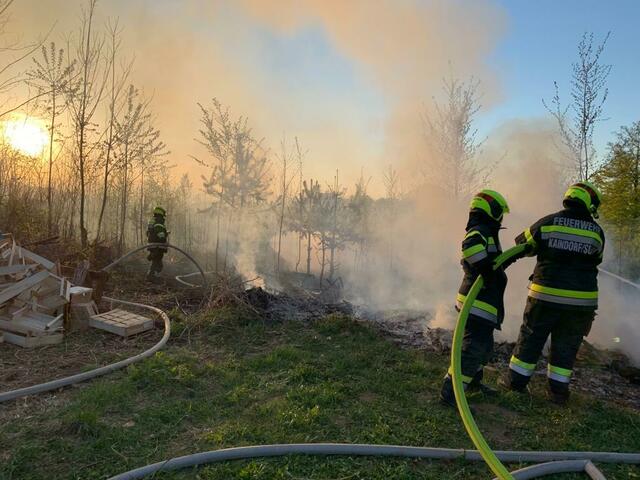Insgesamt wurden von der FF Kaindorf in etwa 12.000 Liter Wasser für die Brandbekämpfung eingesetzt.
