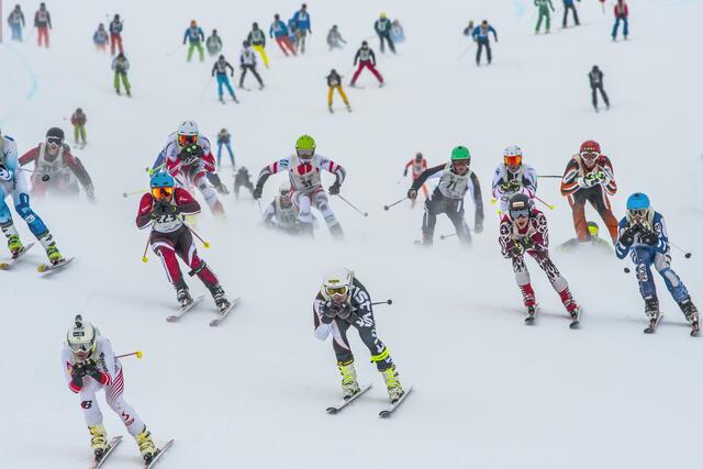 Die unpräparierte, buckelige Piste fordert Muskelkraft, Ausdauer und Talent. | Foto: Sepp Mallaun