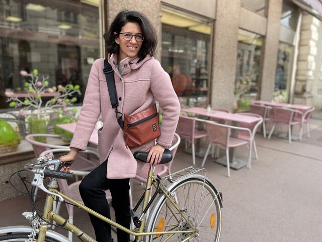 Fotografin Fernanda Nigro beim Fotoshooting mit der BezirkZeitung in Hernals. | Foto: mjp