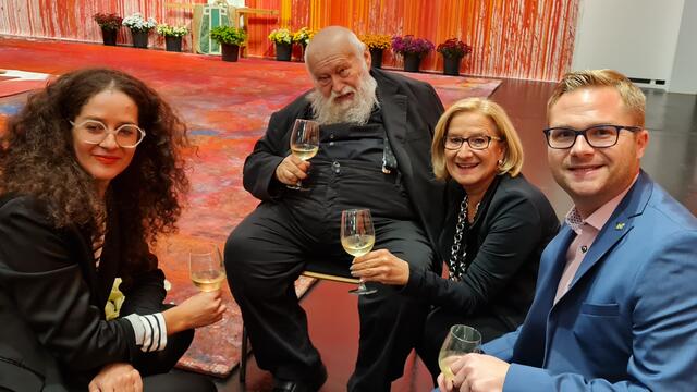 Hermann Nitsch im Gespräch mit Judith Weissenböck, Johanna Mikl-Leitner und Erich Stubenvoll