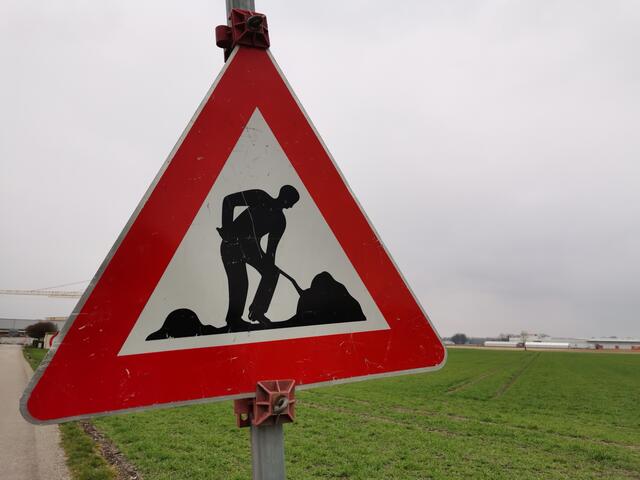 Holzschlägerungsarbeiten sind der Grund für eine Verkehrsbehinderung auf der L1403 Volkersdorfer Straße im Bereich zwischen Thann und Franzberg. (Symbolbild) | Foto: Ulrike Plank