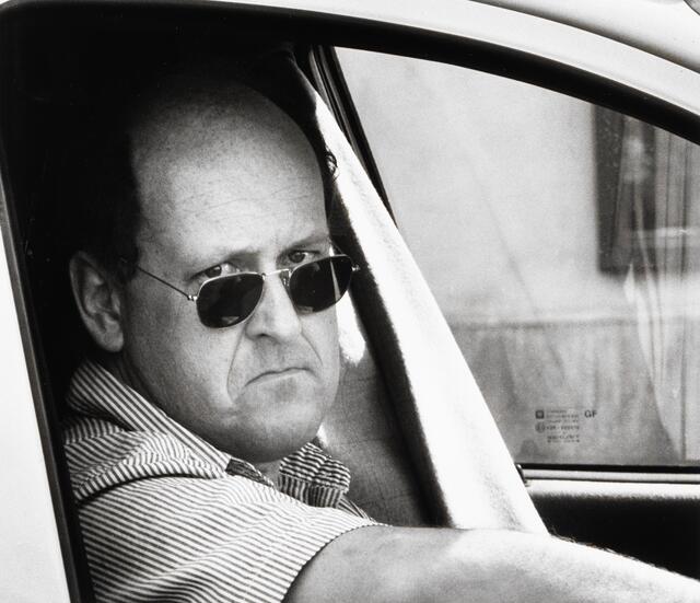 Dieses Foto von Andreas Baumman stammt aus der Serie "Wiener Autofahrer unterwegs" (1998). Es wird in der neuen Ausstellung "Augenblick" im Wien Museum zu sehen sein.  | Foto: Sammlung Wien Museum © Andreas Baumann