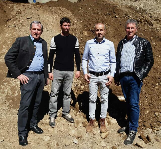 Landtagsabgeordneter Hermann Kuenz, die Geschäftsführer Leonhard Mair und Andreas Schett mit dem Außervillgrater Bürgermeisert Josef Mair (v.l.). | Foto: Villgrater Bergfleisch