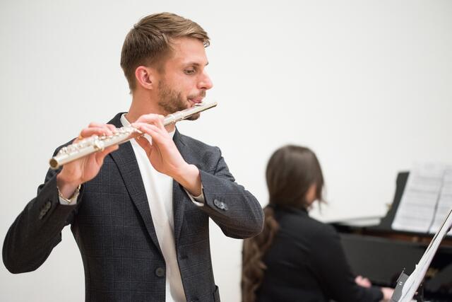 Oleksandr Kornieiev ist schon viele Jahre mit seiner Querflöte erfolgreich. Beim Konzert wird er mit seinen Klängen verzaubern. | Foto: Privat