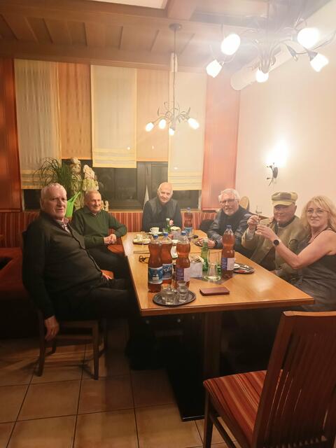 Von links: Hans Koller, Manfred Lechner, Ernst-Anton Hihlik, Robert Woschitz, Walter Engelmayer, Jubilarin Regina Unterstetter. 