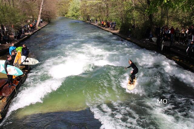 Eisbach, München, Surfen