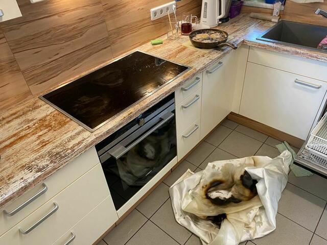 Die Feuerwehr Krems empfiehlt eine Löschdecke griffbereit in jeder Küche und ein geschärftes Bewusstsein für das richtige Verhalten im Brandfall. | Foto: FF Krems