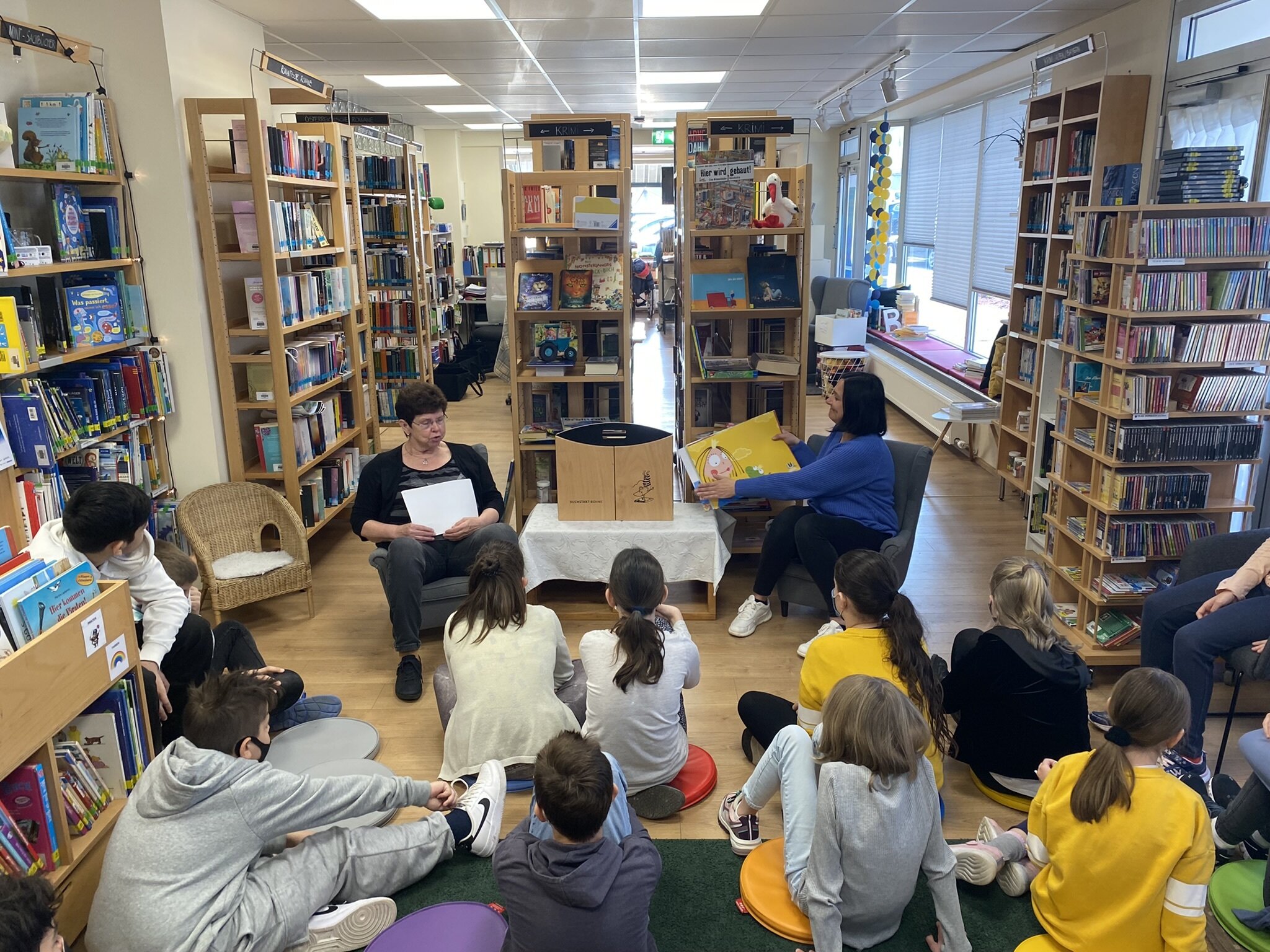Ein Besuch in der Bibliothek!: Kindergarten- und Schulkinder freuten