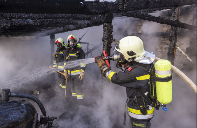 Die Feuerwehren der Region waren im Lösch-Einsatz.  | Foto: Manfred Wimmer