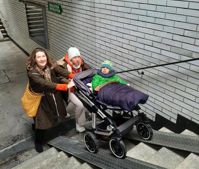  Nur mit großer Kraftanstrengung ist die Bahnunterführung mit dem Kinderwagen zu passieren. | Foto: privat