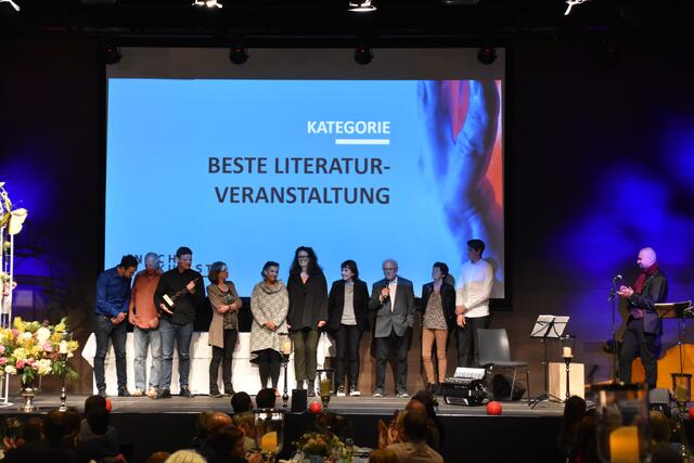 Der Kulturverein Wunderlich konnte bei der Jury mit Senta Berger, die mit ihrem Literaturprogramm 2021 nach Kufstein kam, ebenfalls punkten. Dafür gab’s den Preis für die beste Literaturveranstaltung. | Foto: Barbara Fluckinger