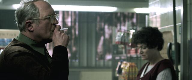 Regisseur Hans-Günther Bücking zeichnet ein spannendes wie düsteres Bild und rückt die psychische Verfassung der Protagonist:innen in den Mittelpunkt. | Foto: Einhorn Film